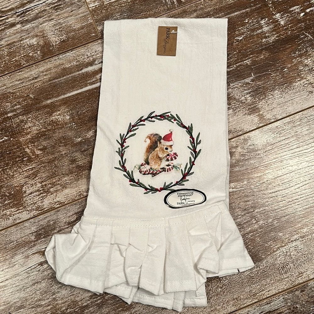 NWT Park Designs Farmhouse Squirrel Dish Towel Ruffle Bottom 🐿️